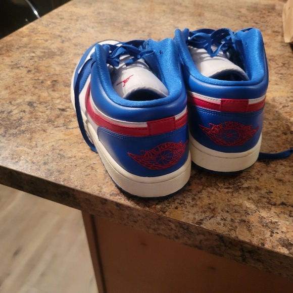 Low-Top Jordan 1s - Picture 5 of 8